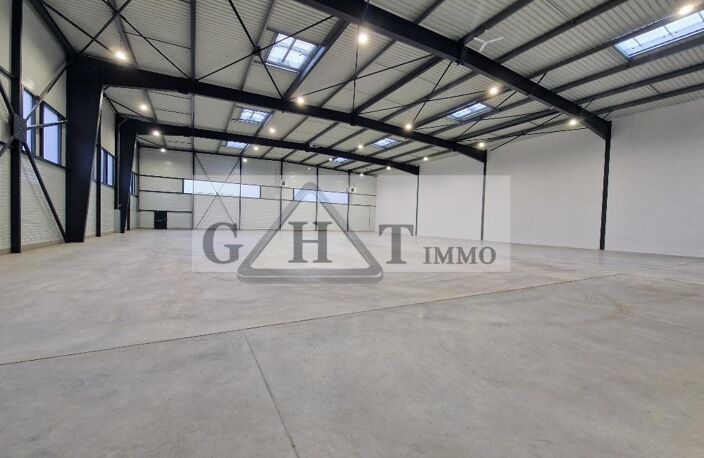 A LOUER 1732 M² ENTREPOT ET BUREAUX (neuf) A LA COURNEUVE — photo 2