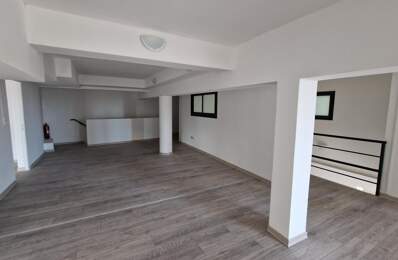 BUREAUX 380 M² A VENDRE / LA POSSESSION — photo du bien