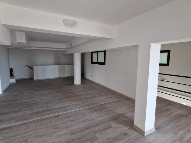 BUREAUX 380 M² A VENDRE / LA POSSESSION — photo du bien