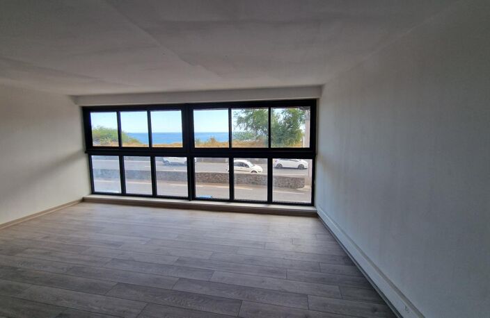 BUREAUX 380 M² A VENDRE / LA POSSESSION — photo 2