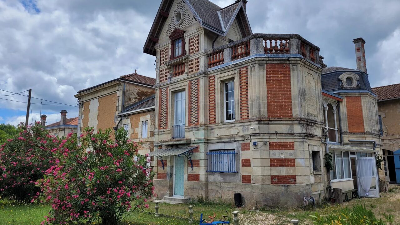 divers 18 pièces 470 m2 à vendre à Saint-Christoly-de-Blaye (33920)