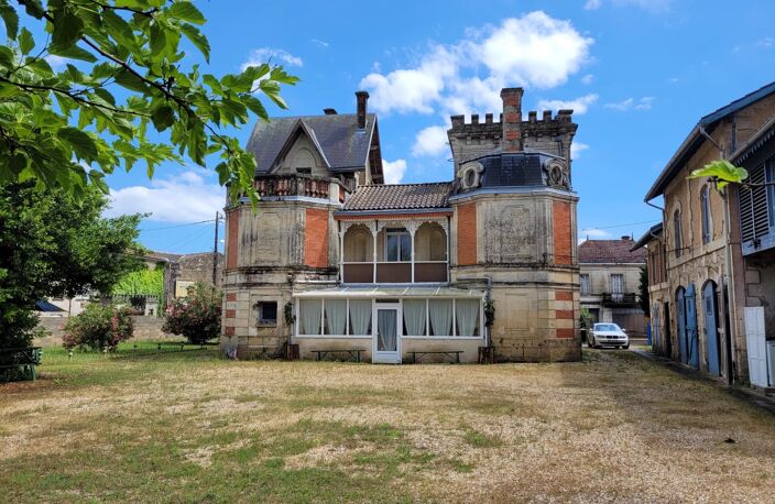 33920 - SECTEUR BLAYE - DEMEURE DE CARACTERE 470M² HABITABLES ET GRAND JARDIN — photo 3
