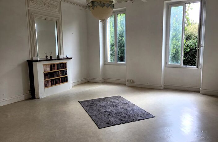 33920 - SECTEUR BLAYE - DEMEURE DE CARACTERE 470M² HABITABLES ET GRAND JARDIN — photo 4