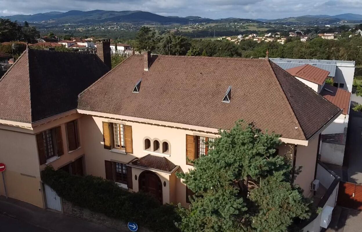 maison 10 pièces 230 m2 à vendre à La Tour-de-Salvagny (69890)