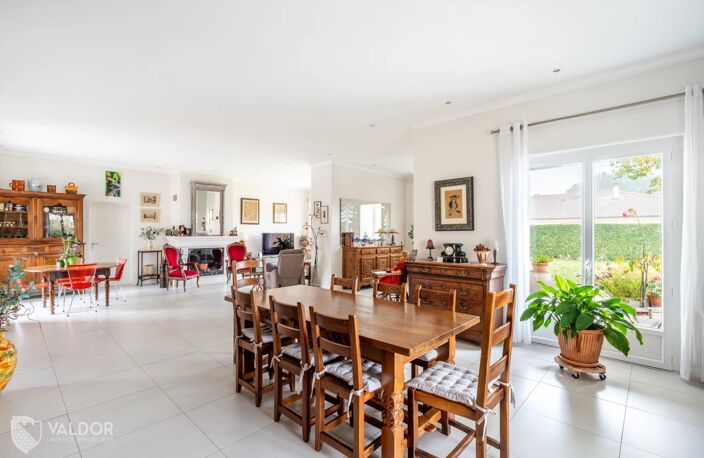 Bien vendu : Maison 190 m² Péronnas (01960) — photo 5