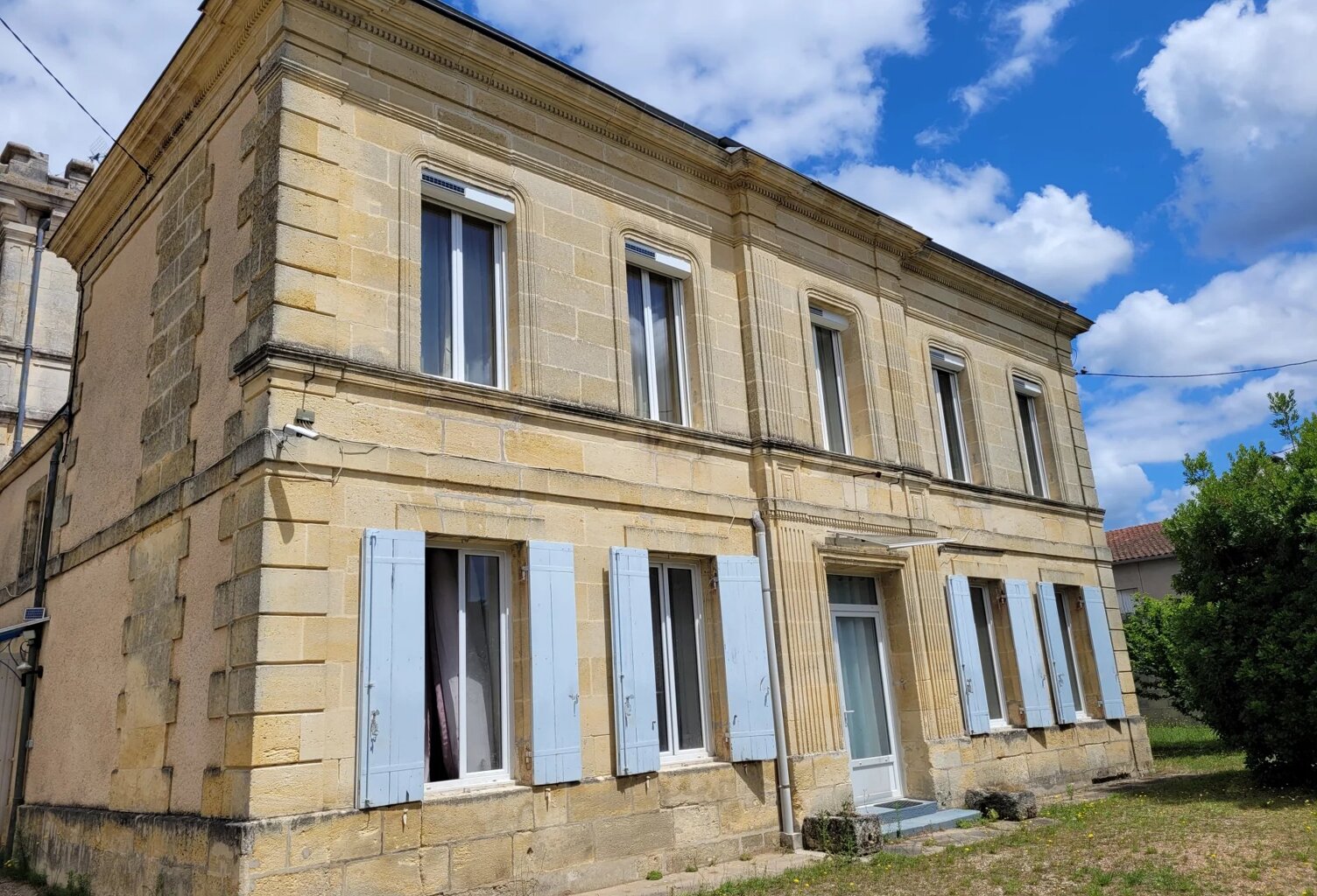 33920 - SAINT CHRISTOLY DE BLAYE - MAISON DE CARACTERE 470M² HABITABLES ET 3100M² PARC — photo 1