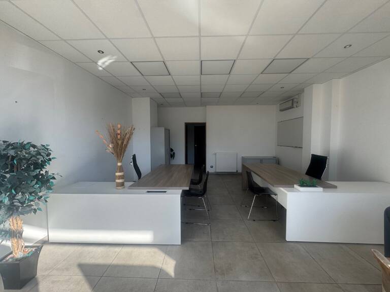 Local commercial — photo 1
