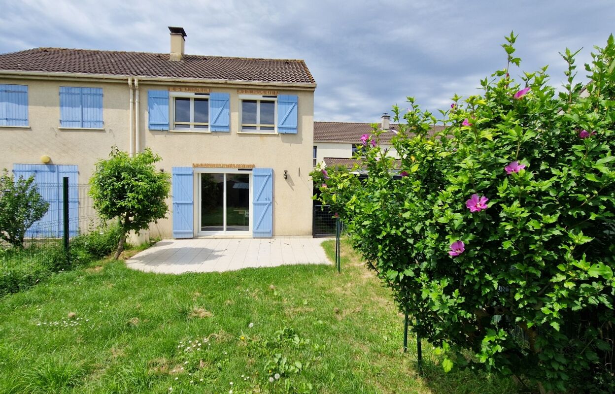 maison 4 pièces 75 m2 à vendre à Savigny-le-Temple (77176)