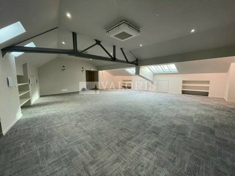 BUREAUX à LOUER — photo 1