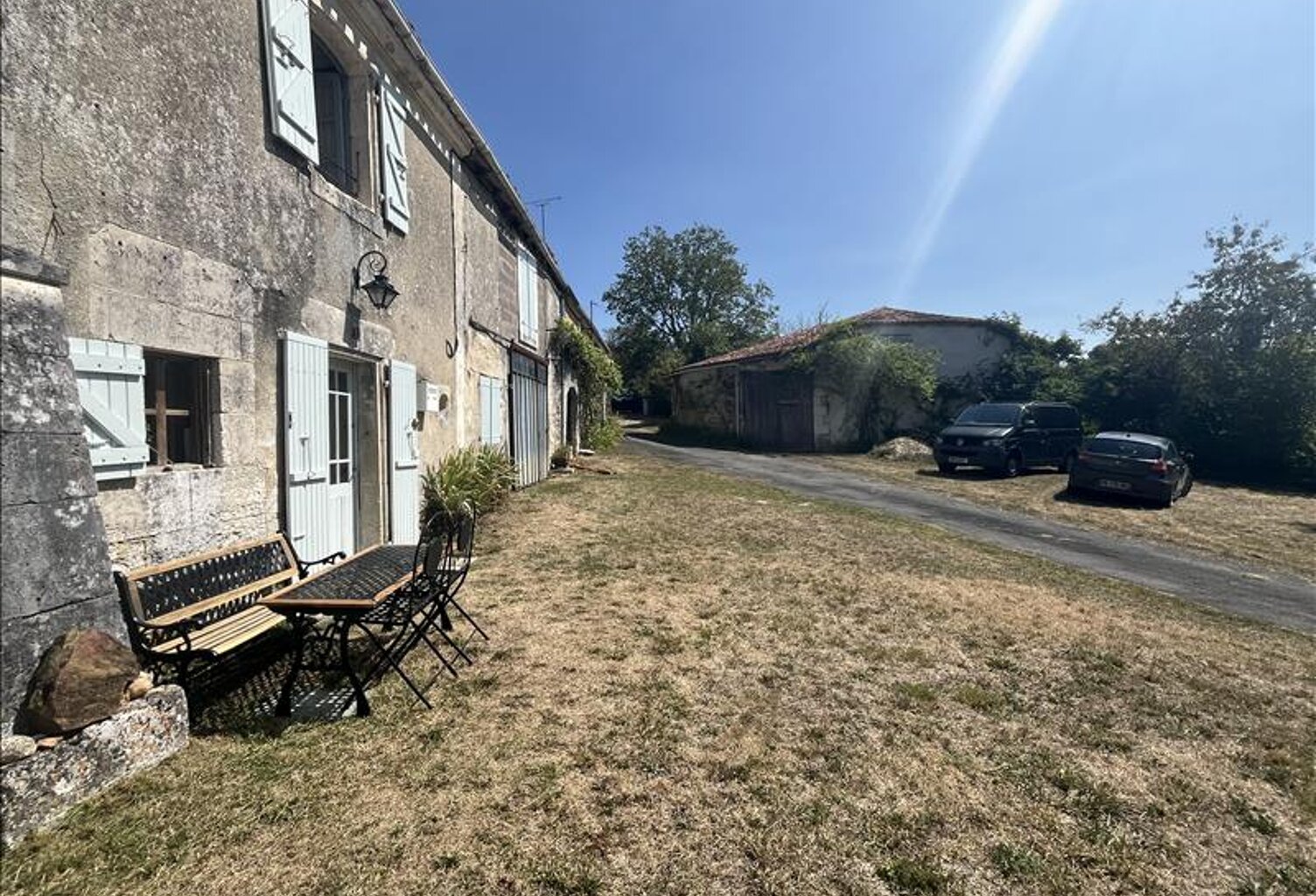 Maison en pierre de 2 pièces principales — photo 1
