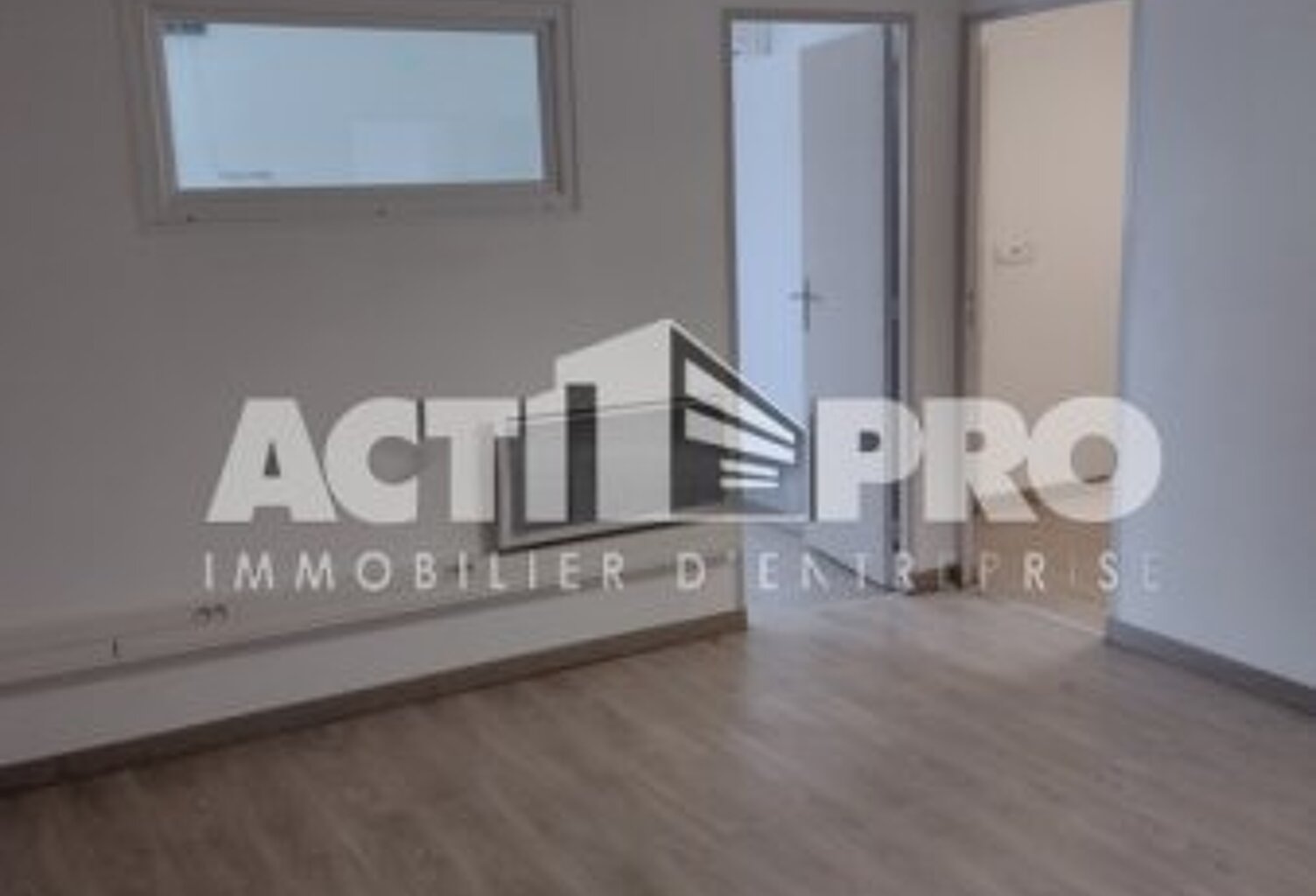 Entrepot à vendre — photo 1
