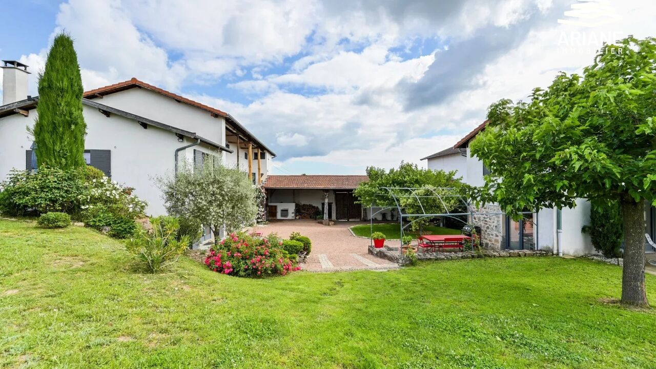 maison 8 pièces 375 m2 à vendre à Pollionnay (69290)