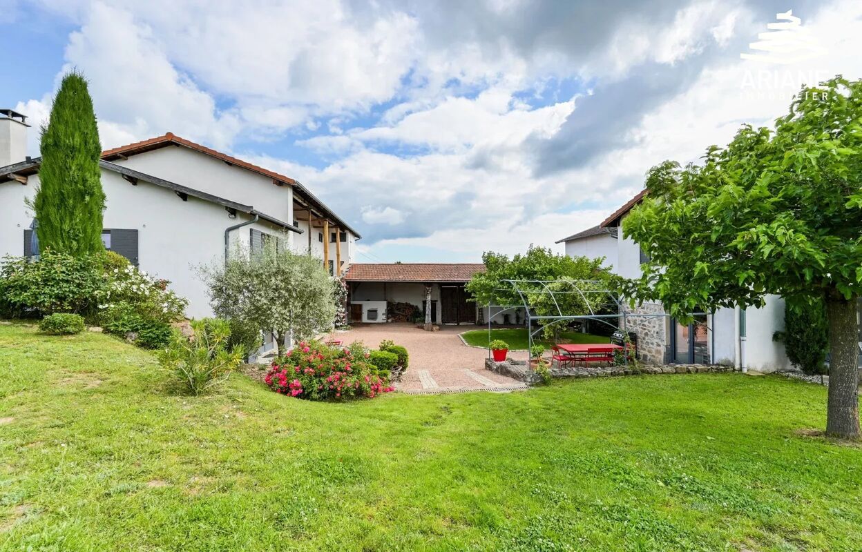 maison 8 pièces 375 m2 à vendre à Pollionnay (69290)