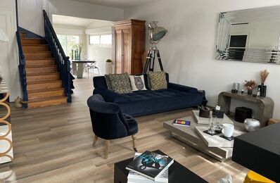 location maison 2 300 € CC /mois à proximité de Saint-Médard-en-Jalles (33160)