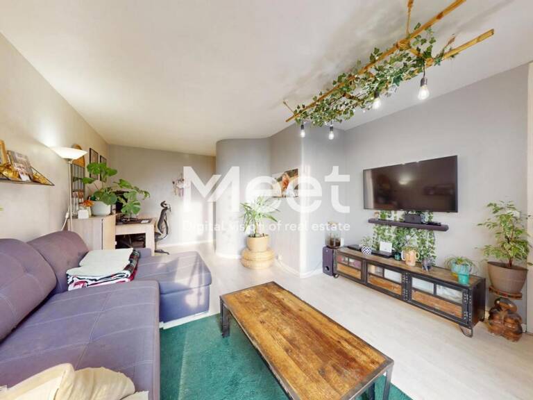 ELANCOURT - Spacieux appartement type F2 en centre ville, avec balcon — photo 1