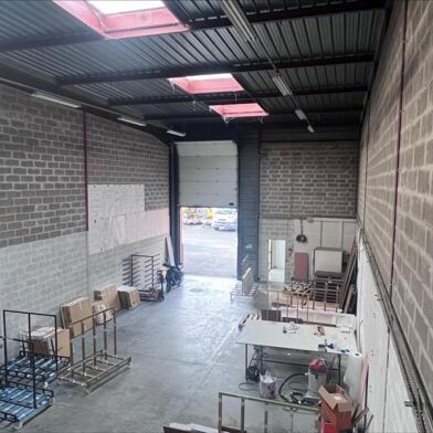 Local industriel 300 m²