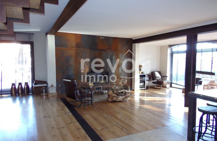 Villa — photo 2