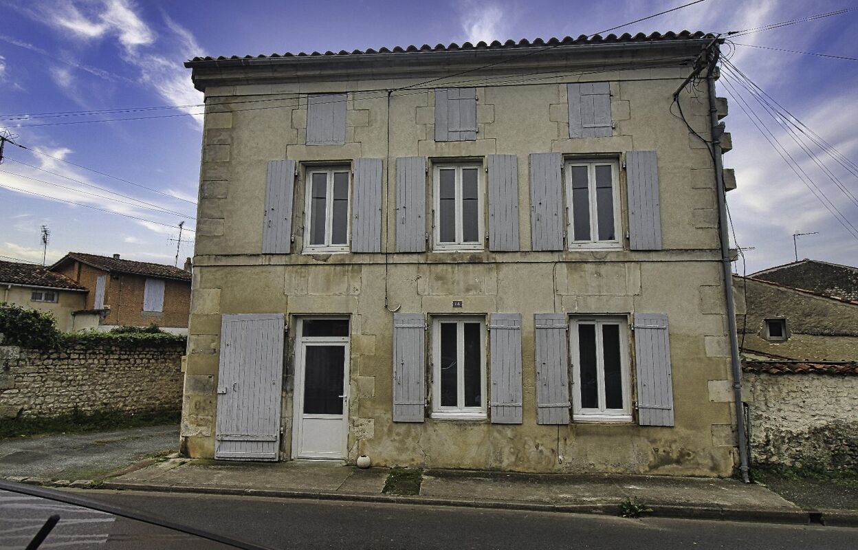 maison 4 pièces 95 m2 à vendre à Saint-Jean-d'Angély (17400)