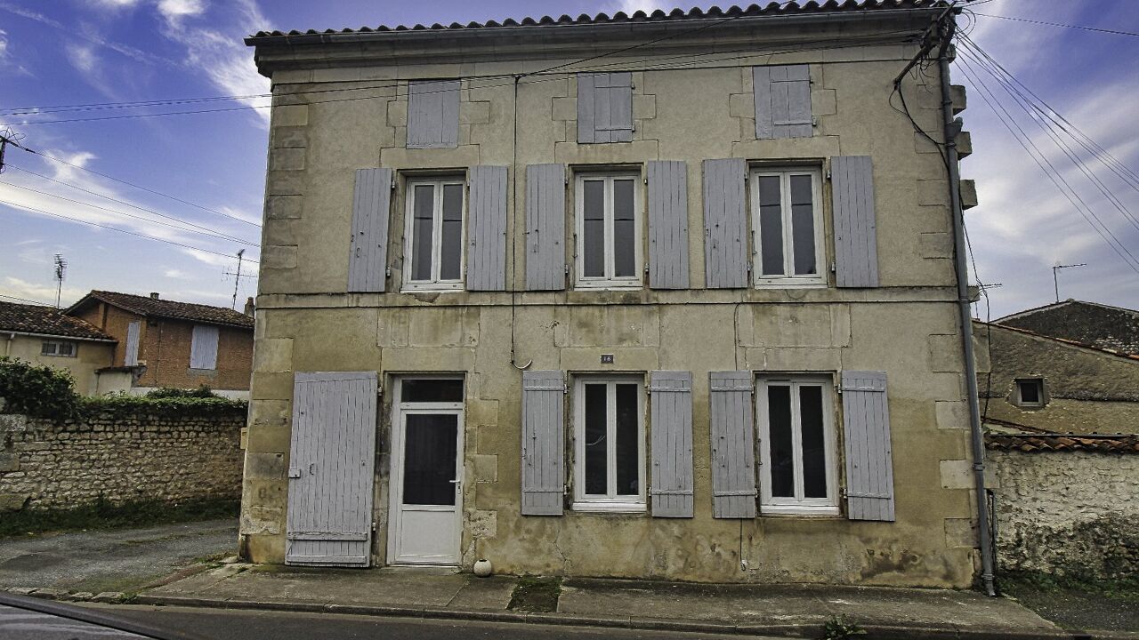 maison 4 pièces 95 m2 à vendre à Saint-Jean-d'Angély (17400)