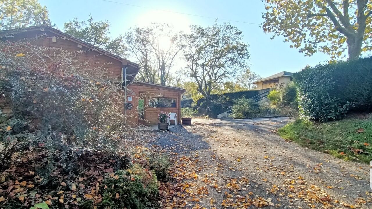 divers  pièces 25000 m2 à vendre à Payrac (46350)