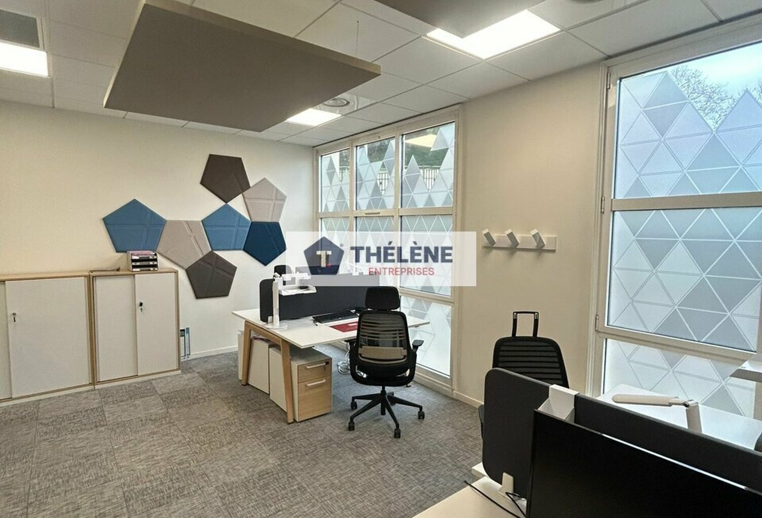 BUREAUX à LOUER — photo 1