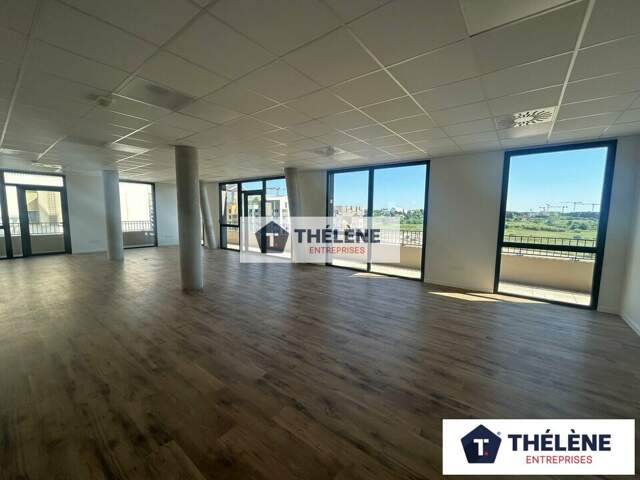 ENSEMBLE DE BUREAUX à LOUER — photo du bien