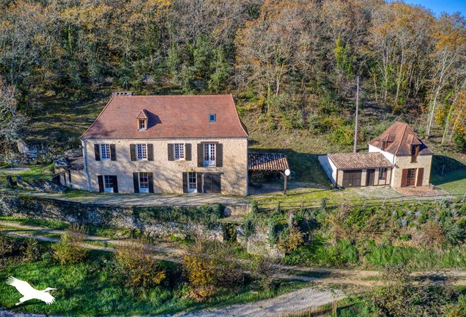 Maison en pierre de 7 pièces principales — photo 1