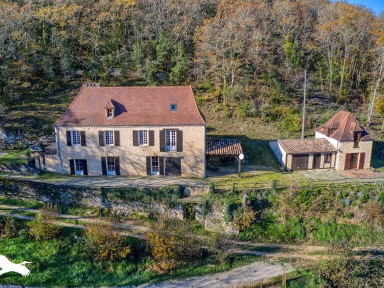 Maison en pierre de 7 pièces principales — photo 1