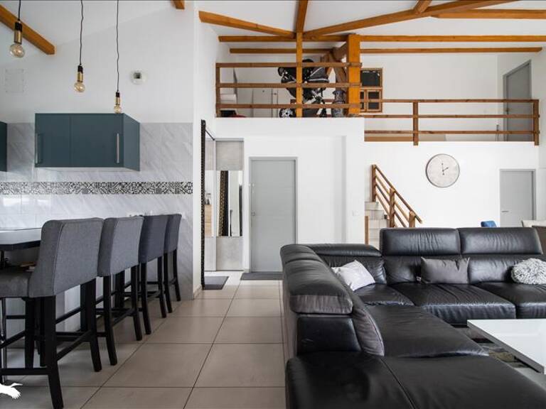 Maison de ville de 7 pièces principales — photo 1