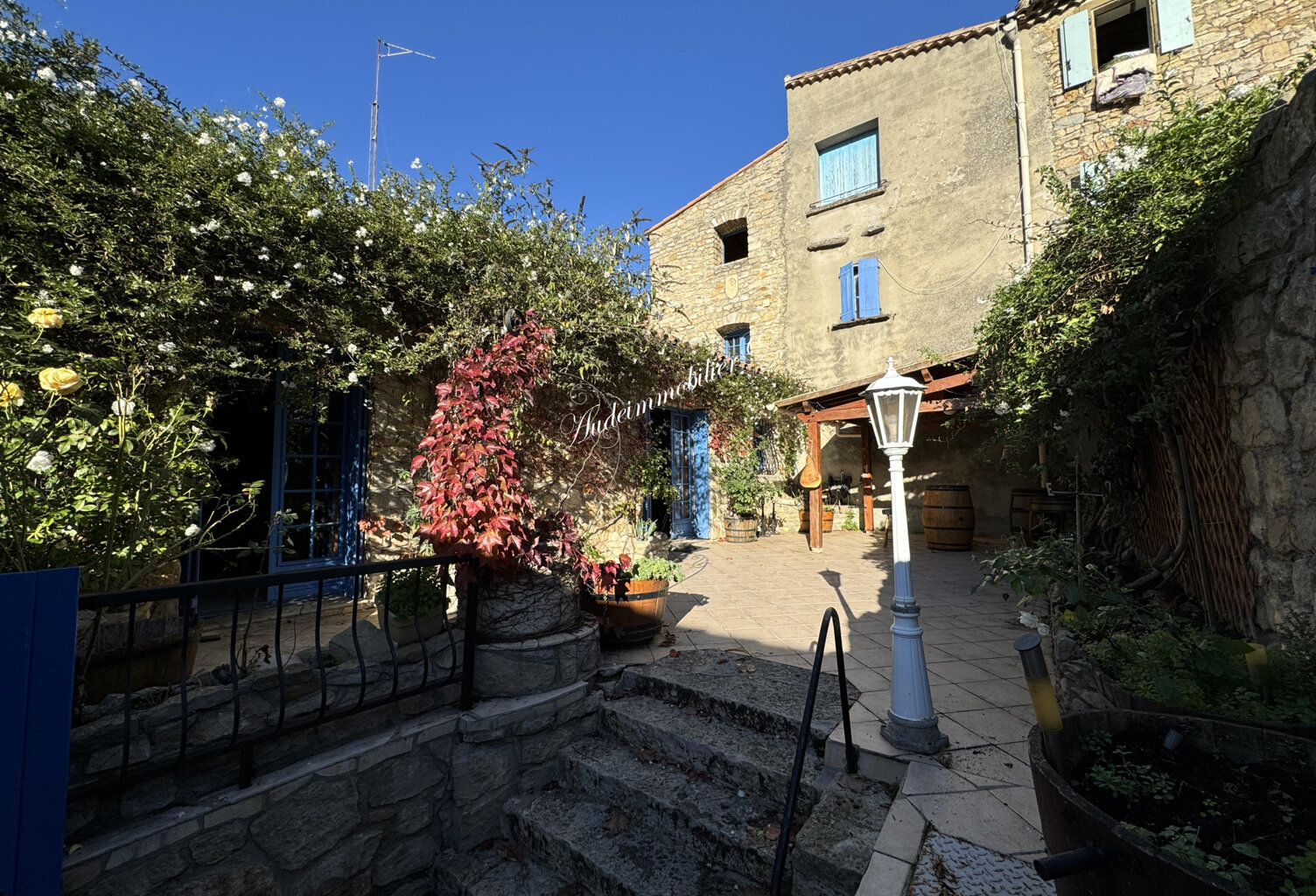Maison de village  avec grande terrasse — photo 1