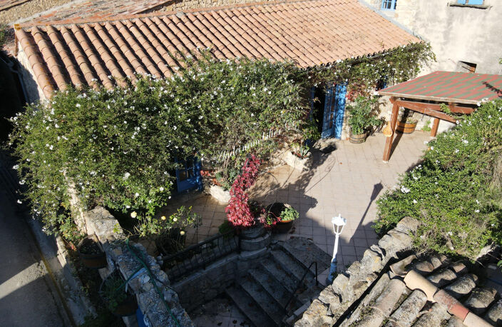 Maison de village  avec grande terrasse — photo 3