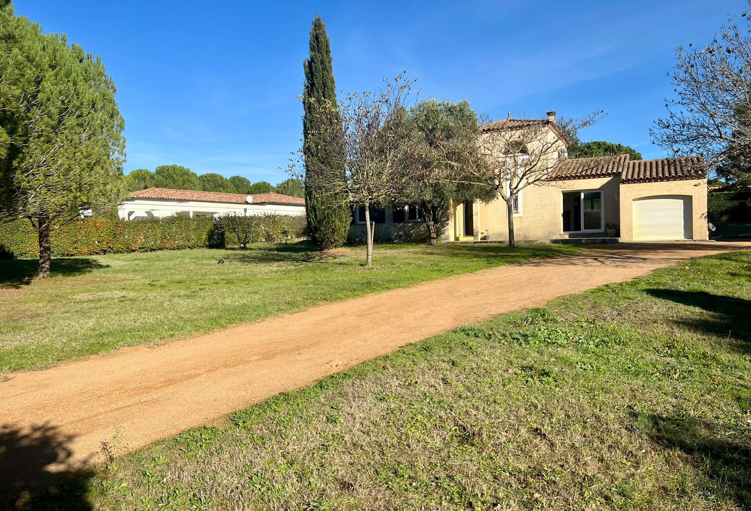 Villemoustaussou (Carcassonne) : villa sur 2000 m2 de terrai — photo 1