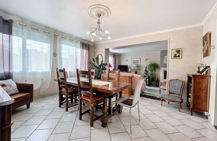 INTÉRIEUR EN TRÈS BON ÉTAT - MAISON 7 PIÈCES AVEC TERRASSE — photo 2
