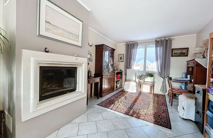 INTÉRIEUR EN TRÈS BON ÉTAT - MAISON 7 PIÈCES AVEC TERRASSE — photo 3