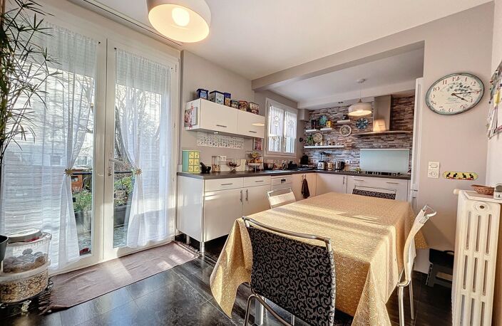 INTÉRIEUR EN TRÈS BON ÉTAT - MAISON 7 PIÈCES AVEC TERRASSE — photo 4