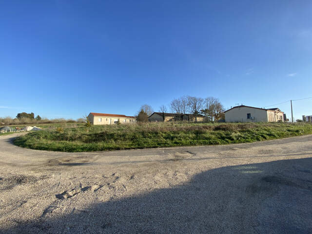 Terrain à bâtir d'environ 1297m2 dans un lotissement à LAUZU — photo du bien
