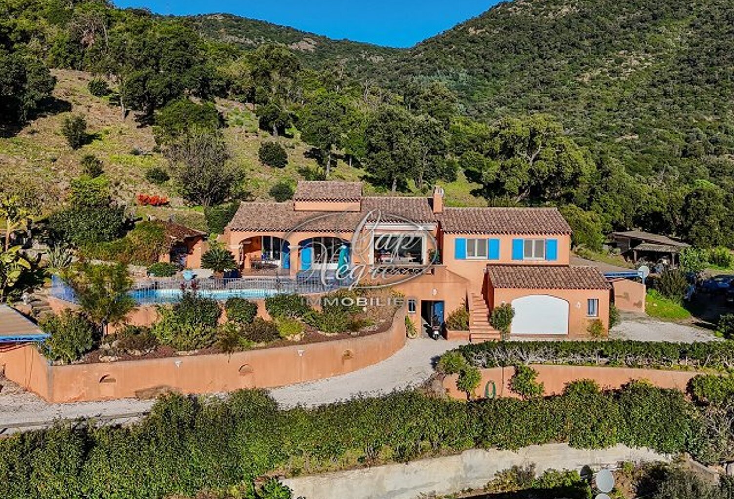 CAVALIERE MAISON D'ARCHITECTE AVEC PISCINE VUE MER CALME BEL ENV — photo 1