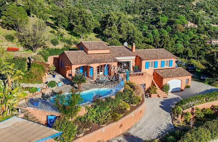 CAVALIERE MAISON D'ARCHITECTE AVEC PISCINE VUE MER CALME BEL ENV — photo 2