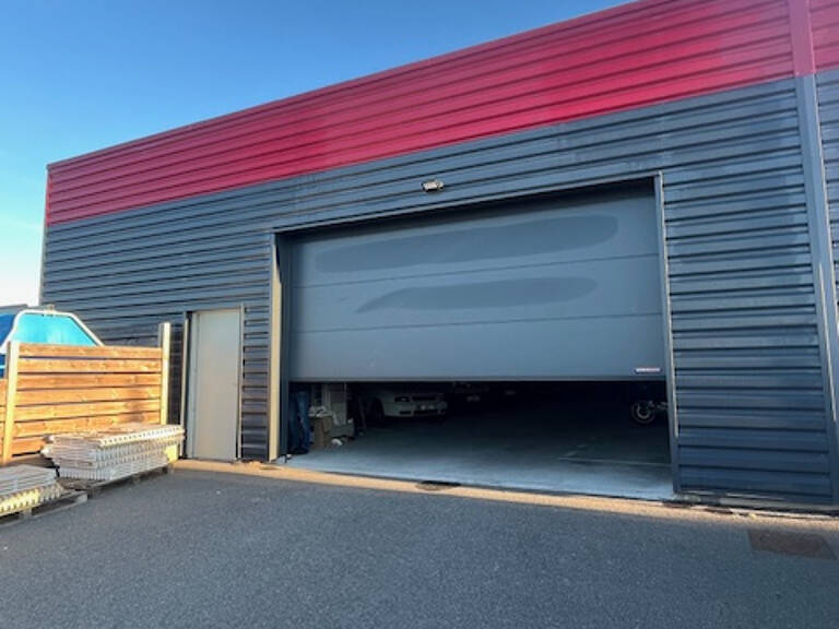 Hangar de 300m2 à L'Isle-Jourdain — photo 1