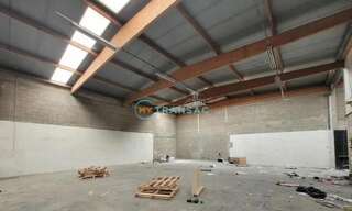 Local industriel  564 m² à louer à Émerainville (77184)