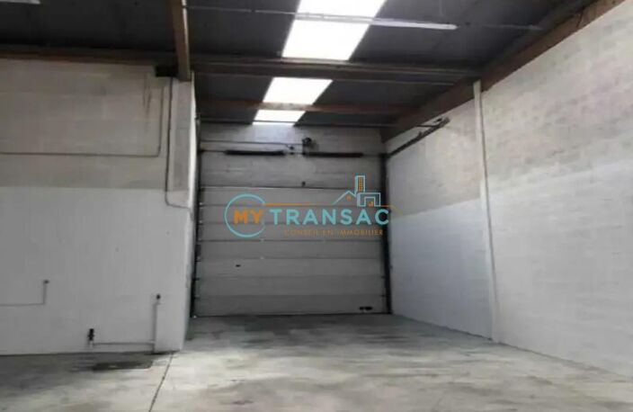 A Louer locaux d'activités 387m², 564m²  à Emerainville — photo 3