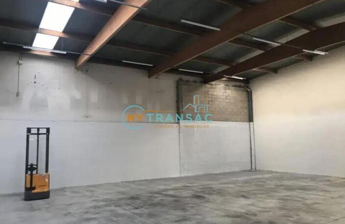 A Louer locaux d'activités 387m², 564m²  à Emerainville — photo 4