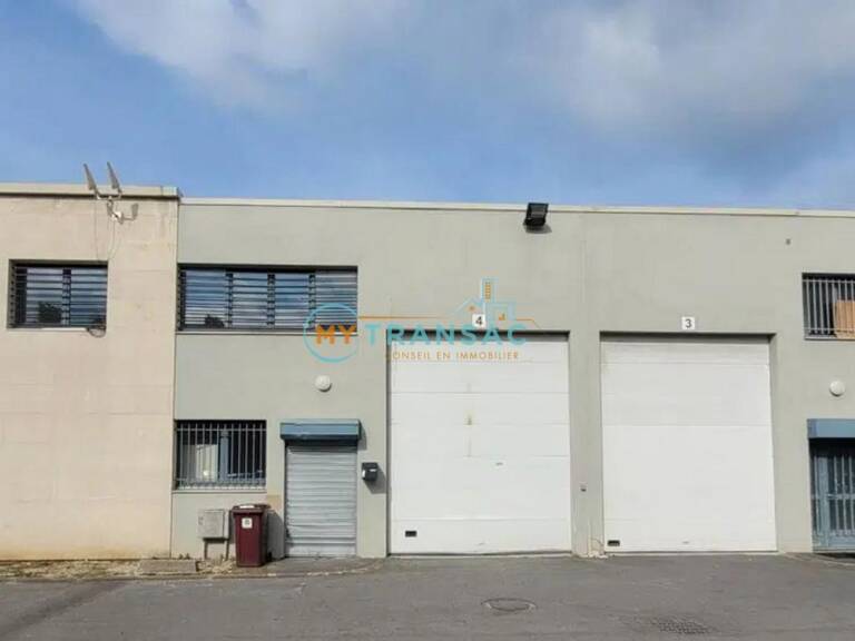 A Louer locaux d'activités 387m², 564m²  à Emerainville — photo 1