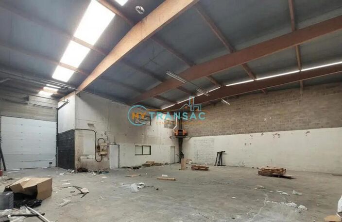 A Louer locaux d'activités 387m², 564m²  à Emerainville — photo 2