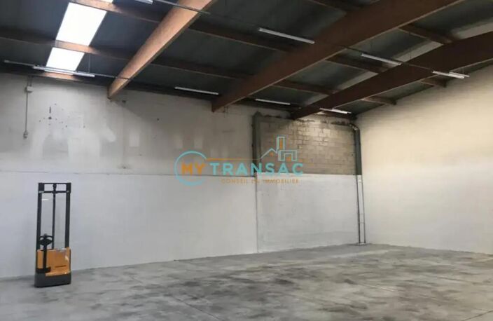 A Louer locaux d'activités 387m², 564m²  à Emerainville — photo 3