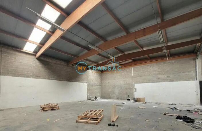 A Louer locaux d'activités 387m², 564m²  à Emerainville — photo 4