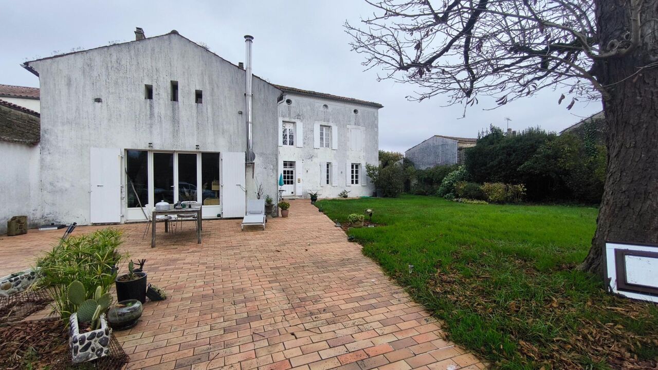 maison 7 pièces 271 m2 à vendre à Migré (17330)