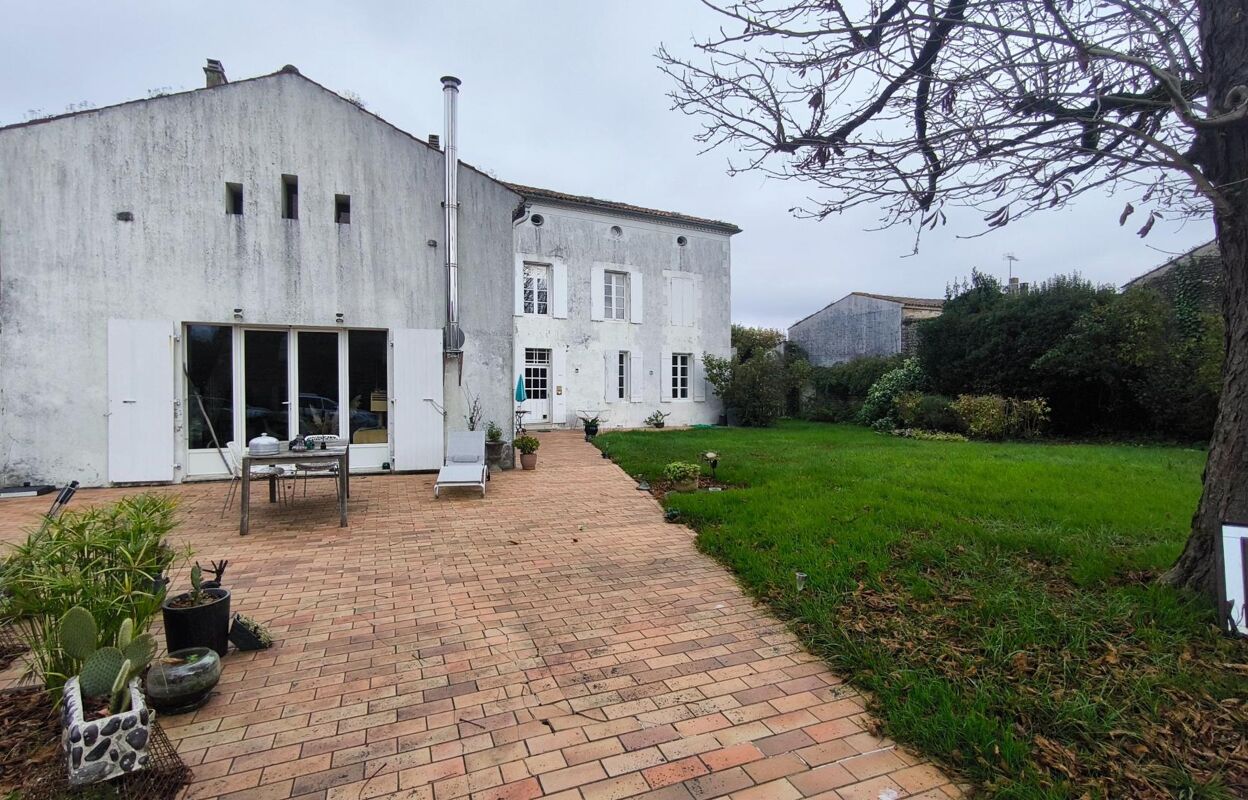 maison 7 pièces 271 m2 à vendre à Migré (17330)