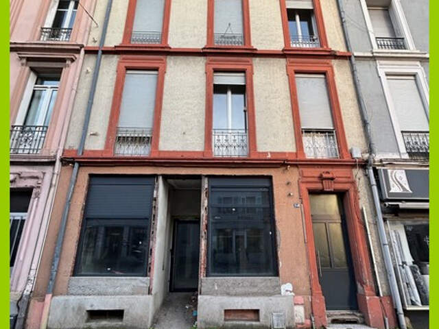 Immeuble à rénover 3 appts F3/F4 + 1 local commercial Mulhou — photo du bien