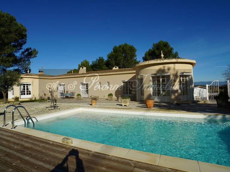 Villa — photo 1